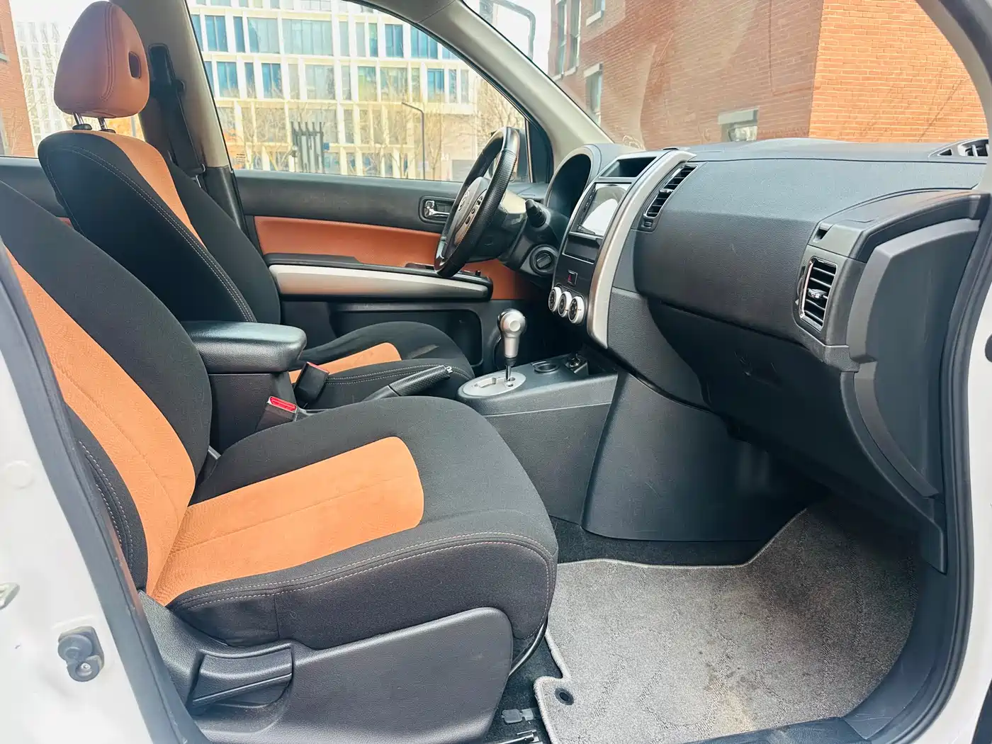 Dongfeng Fengdu MX6 2016 2016 2.0L CVT 2WD All-round Edition