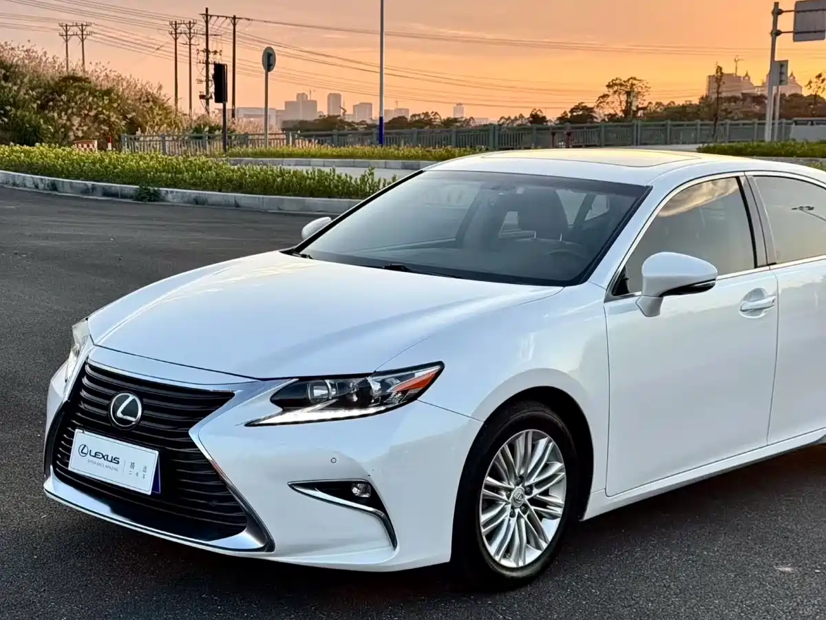 Lexus ES 2015 250 Elegance Edition фото 3