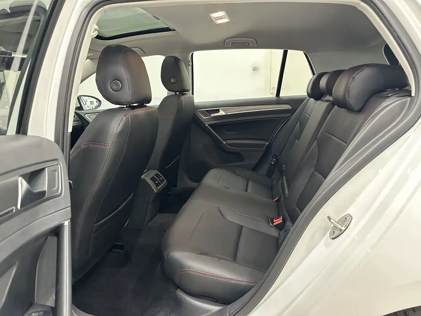 Volkswagen Golf 2016 230TSI Automatic Comfort фото 6