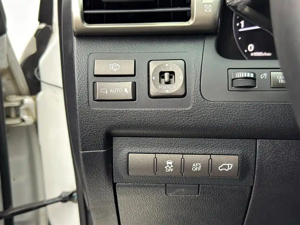 Lexus LX фото 17