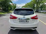 Фото 8 - Nissan Tiida