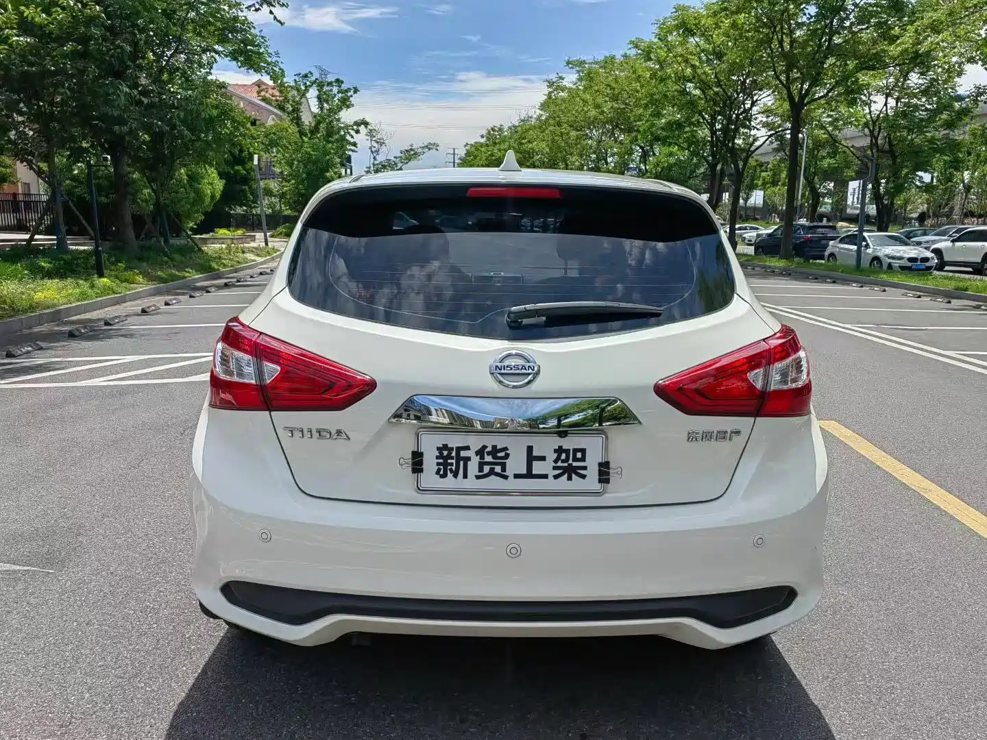 Фото 8 - Nissan Tiida