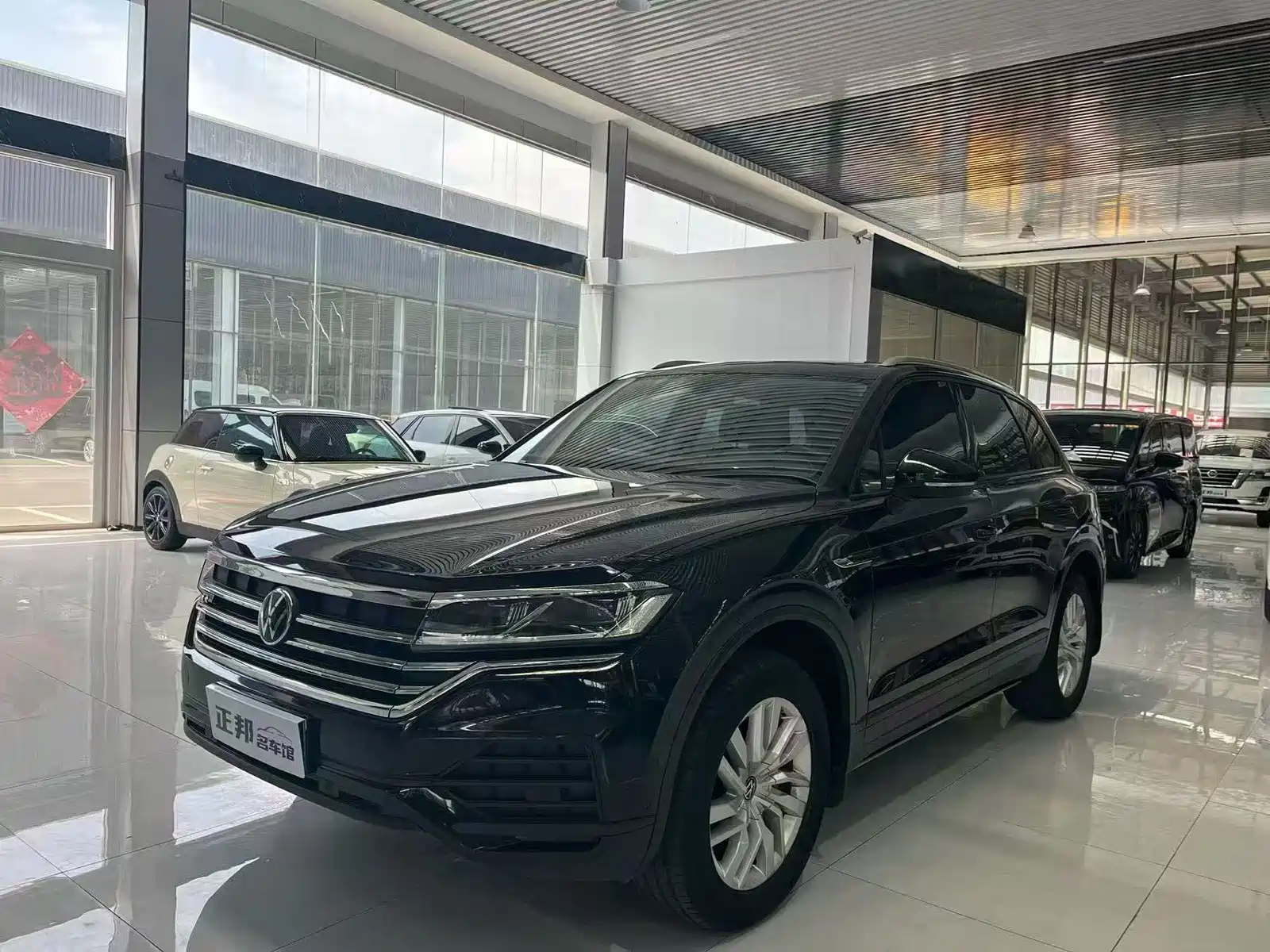 Фото 1 - Volkswagen Touareg