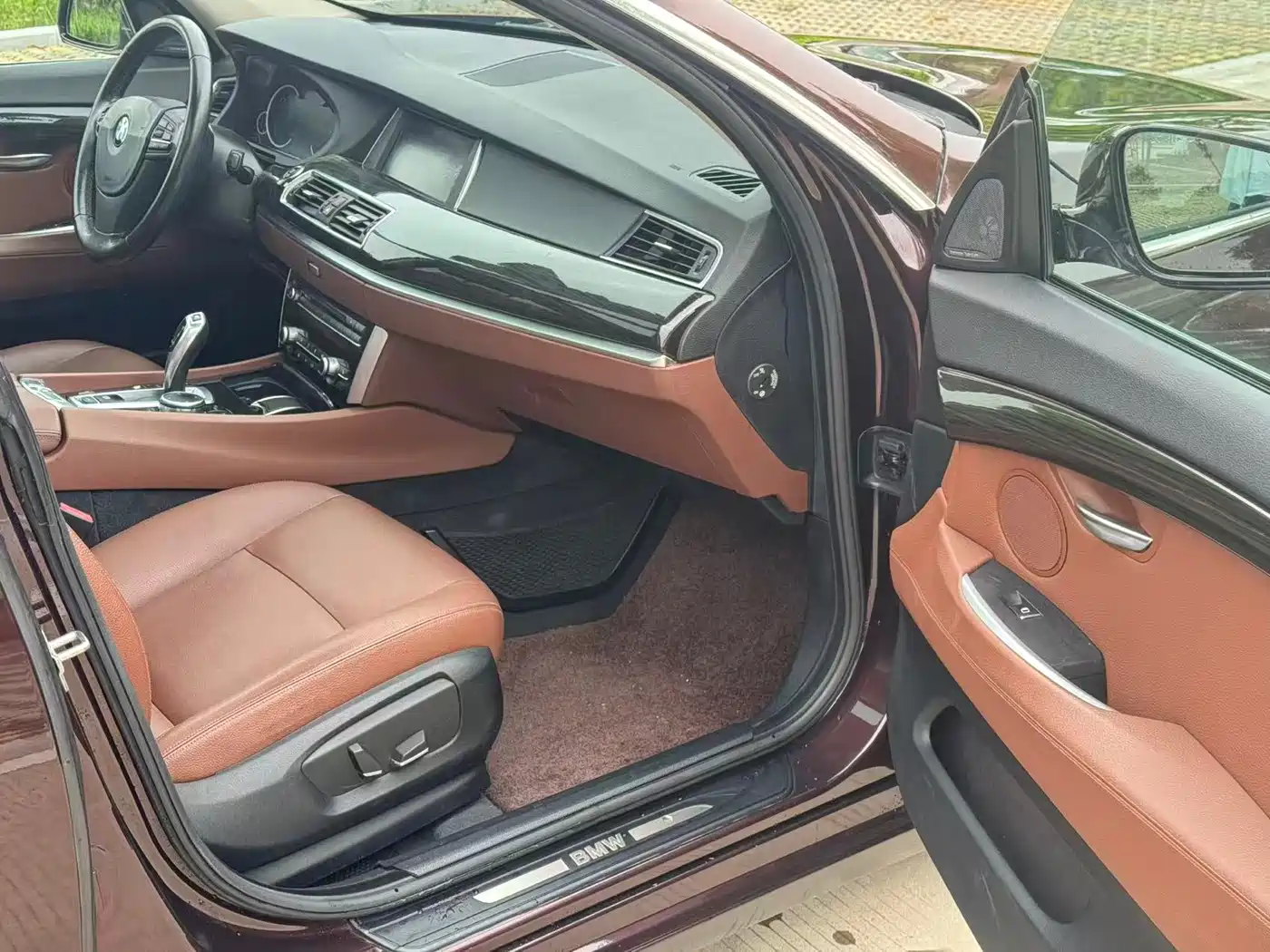 BMW 5 Series GT 2015 528i Luxury фото 16