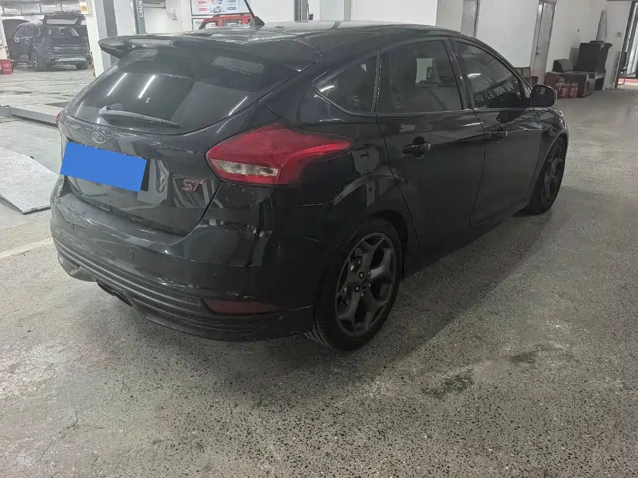 Ford Focus (Import) 2018 2015 2.0T ST Standard Edition