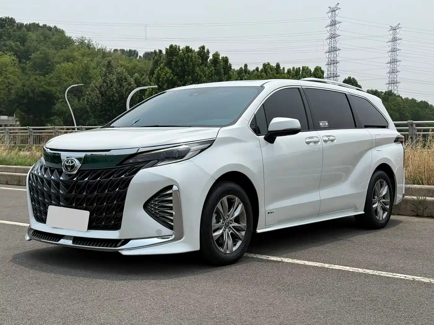 Toyota Sienna 2024 2.5L Hybrid Ultimate Premium Edition