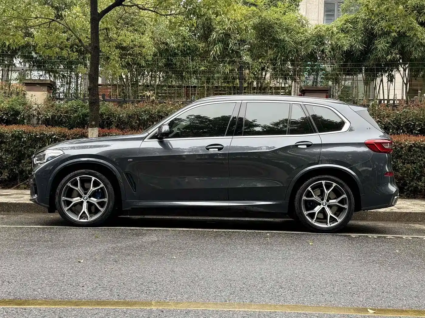 BMW X5 (Import) 2019 xDrive40i Exclusive M Sport Package фото 2