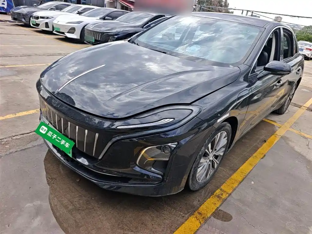 Hongqi E-QM5 2022 431km Charging Enjoyment Edition фото 2