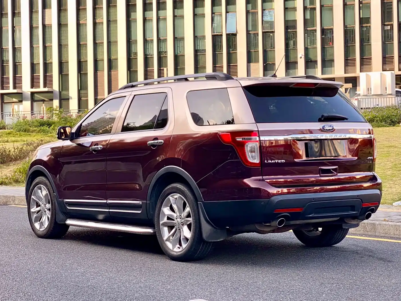 Ford Explorer (Import) 2013 3.5L Premium Edition фото 7