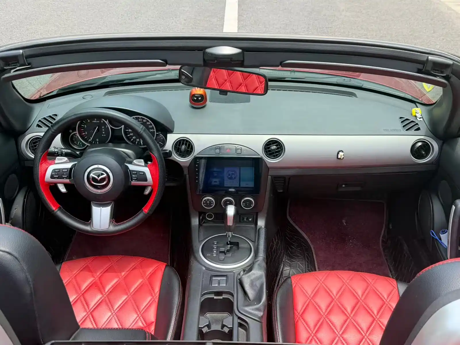 Фото 10 - Mazda MX-5