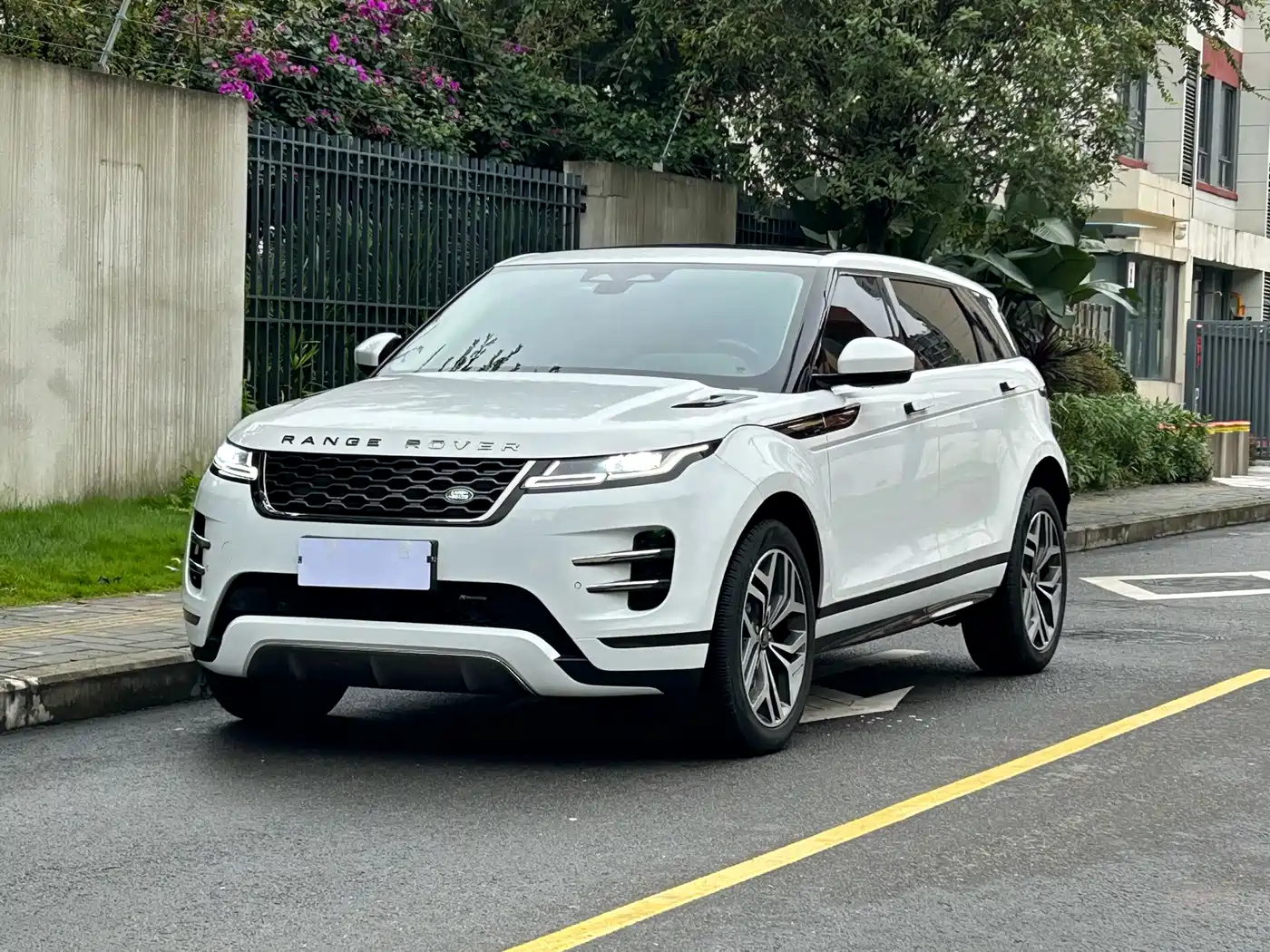 Land Rover Range Rover Evoque 2022 Range Rover Evoque L 249PS R-Dynamic Luxury Edition