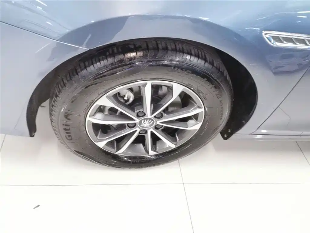 BYD Qin PLUS 2024 Glory Edition DM-i 55KM Leading фото 23