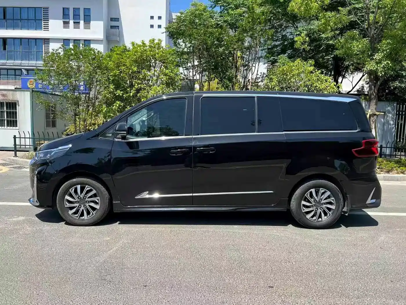 SAIC Maxus Maxus G20 2022 2021 PLUS 2.0T Gasoline Automatic Luxury Edition
