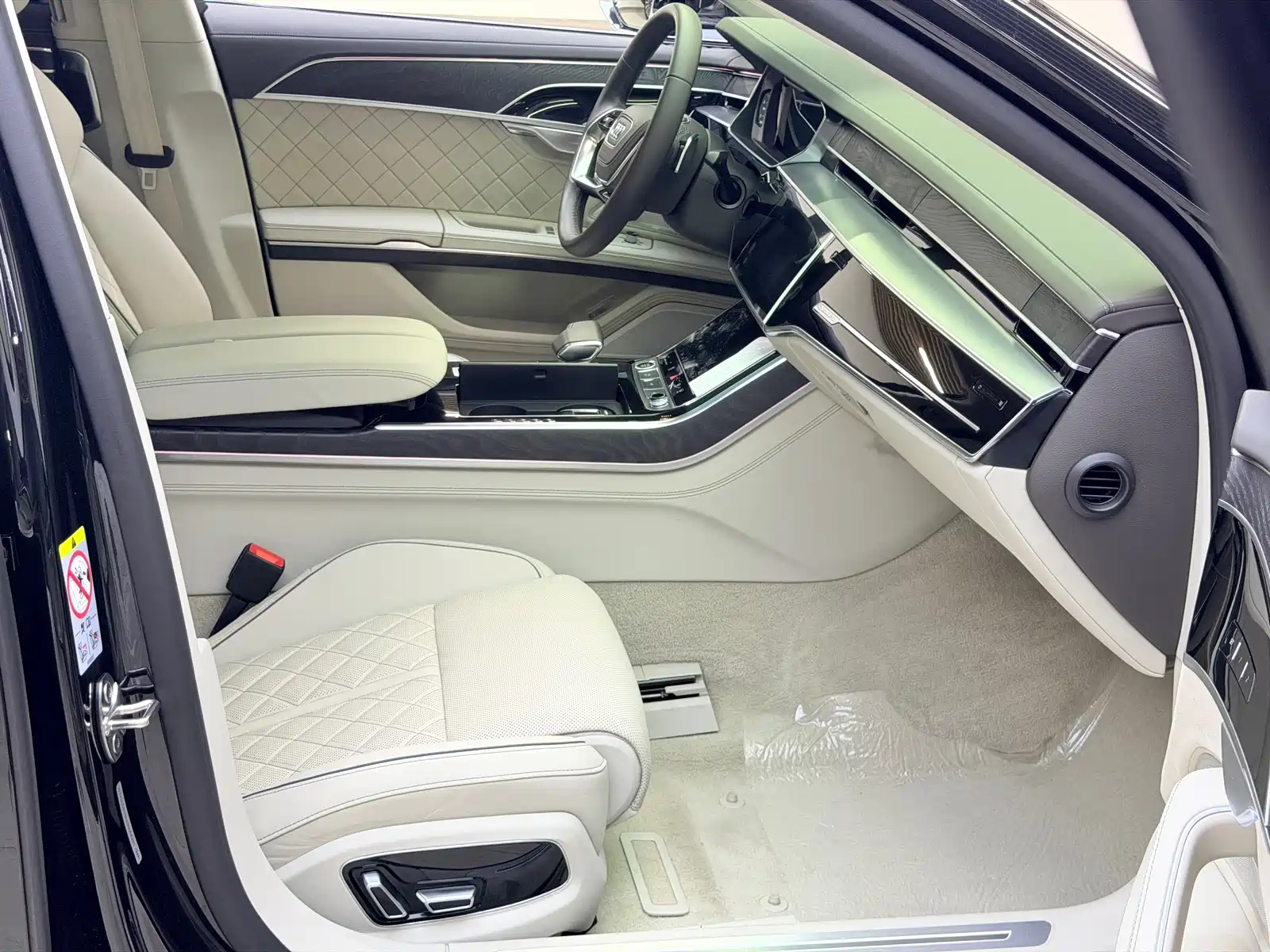 Фото 9 - Audi A8