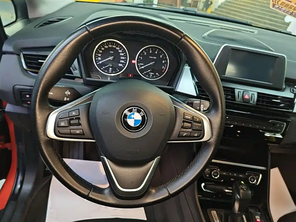 BMW 2 Series Touring 2016 218i Leading фото 11