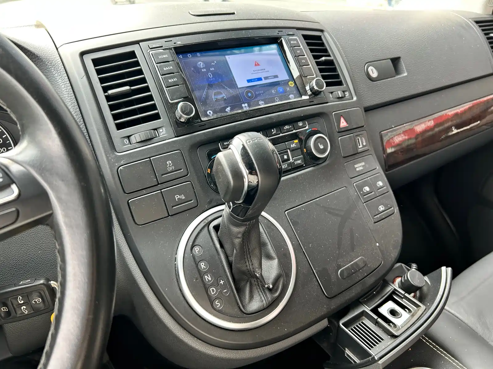 Photo 13 - Volkswagen Multivan