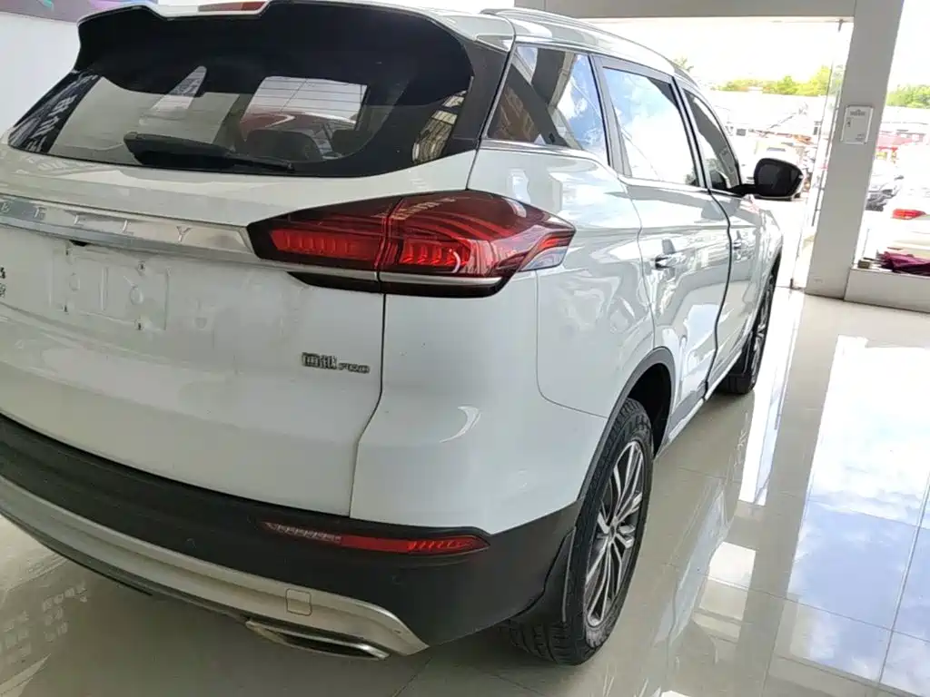 Фото 8 - Geely Boyue
