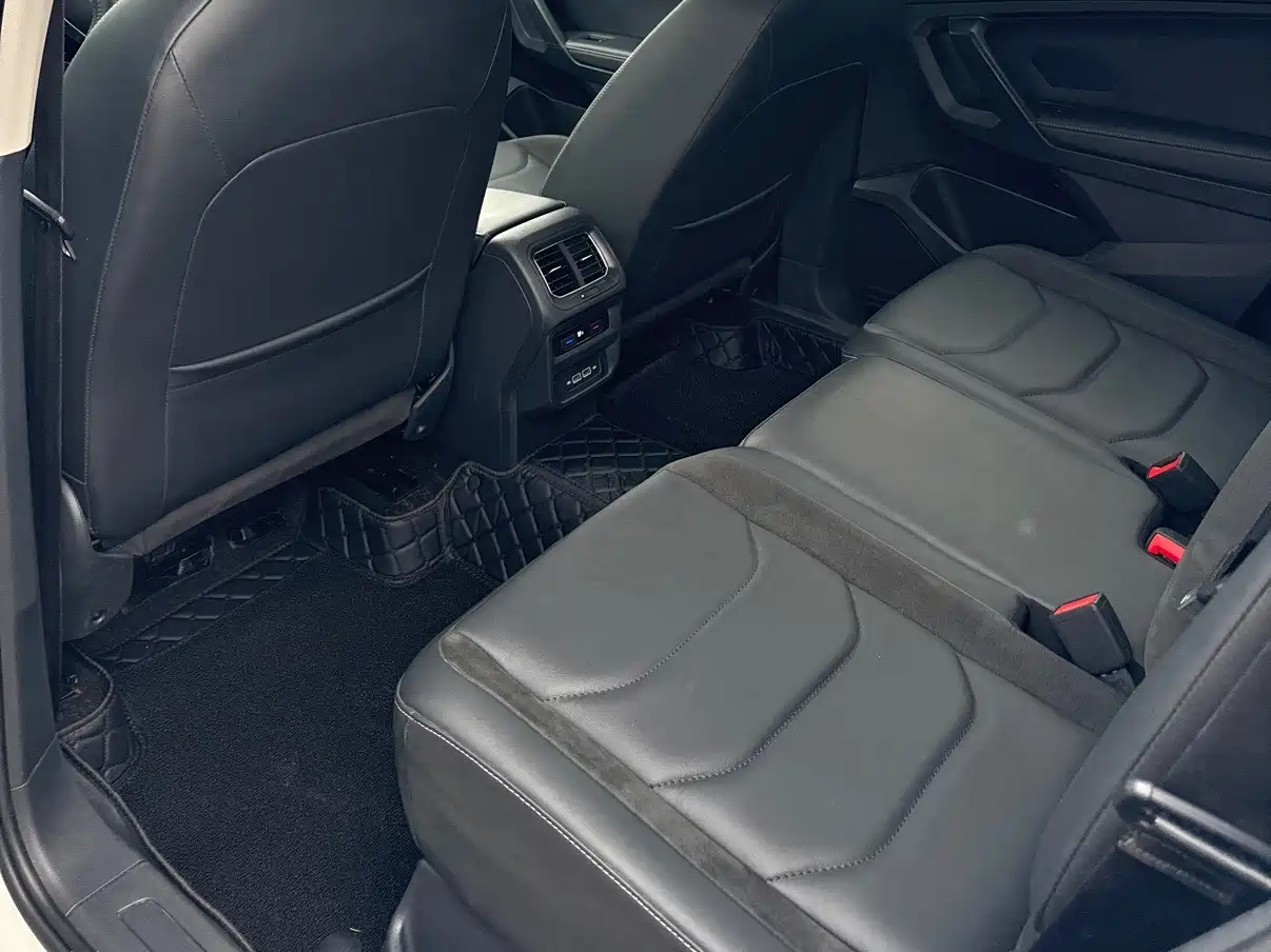 Фото 8 - Volkswagen Tiguan L
