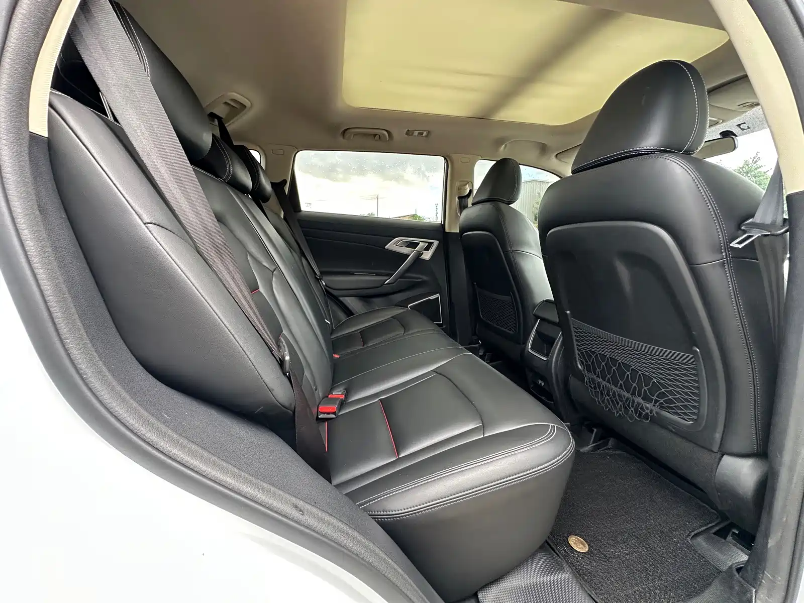 Фото 8 - Geely Atlas