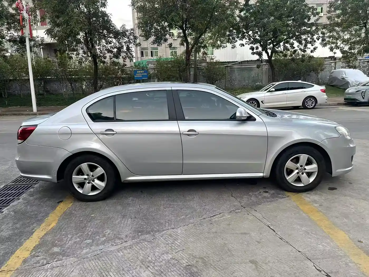Volkswagen Lavida 2013 Classic 1.6L Automatic Trend Edition фото 4