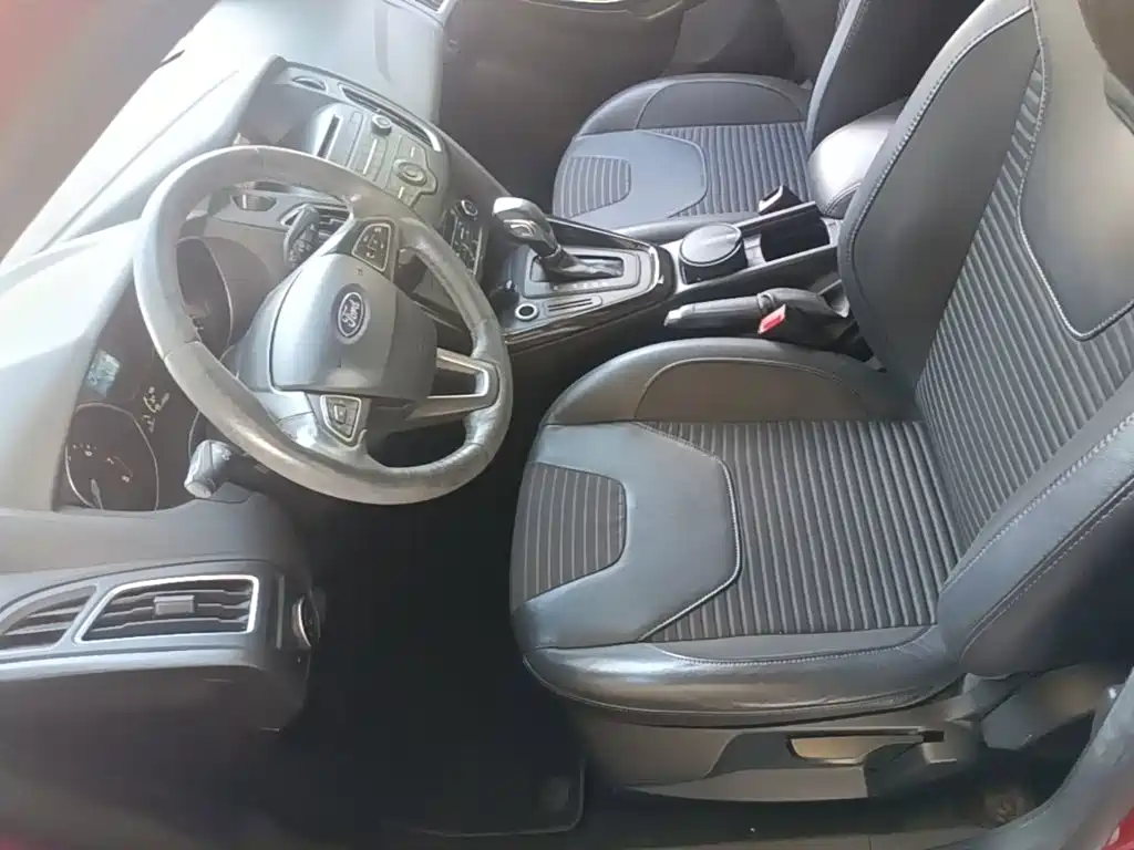 Фото 15 - Ford Focus
