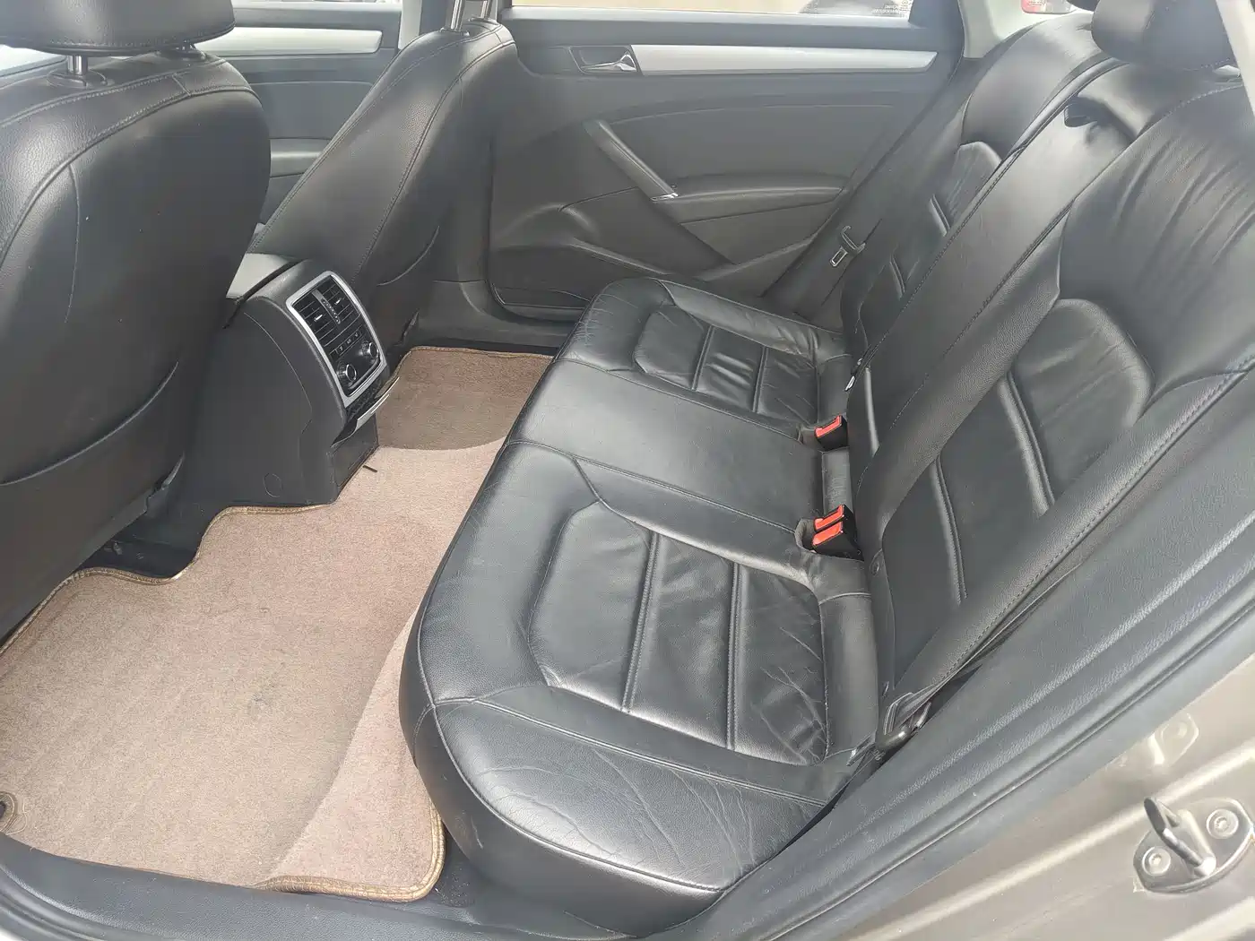 Volkswagen Passat 2014 1.4TSI DSG Luxury Edition фото 8