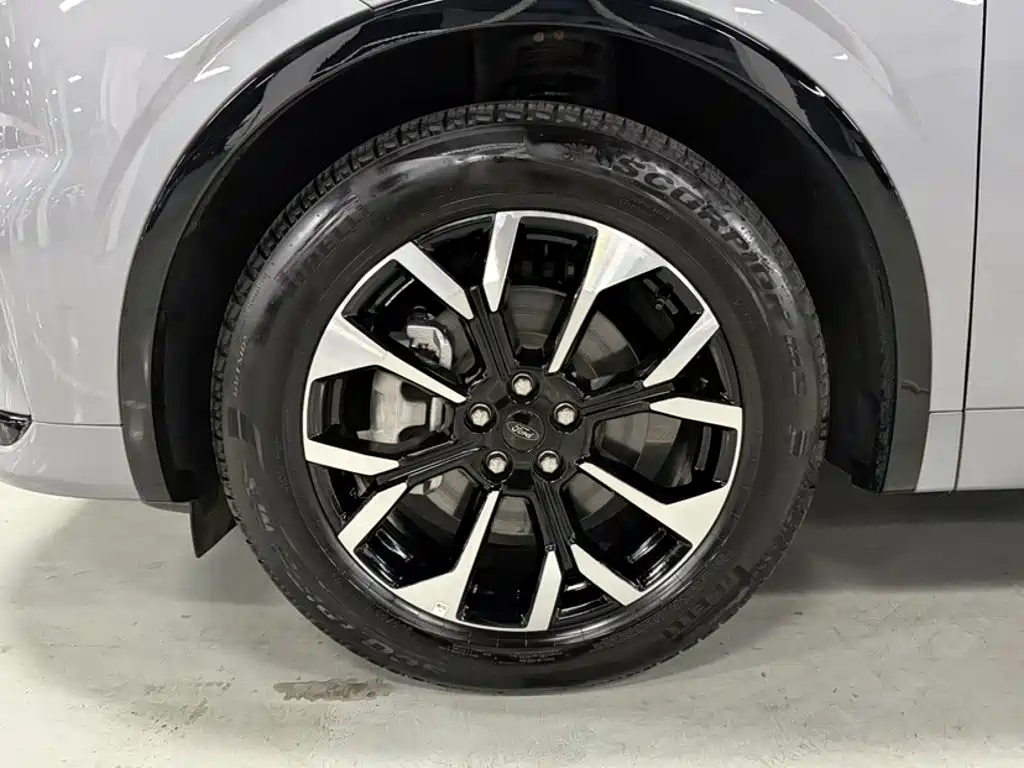 Ford Edge 2025 2026 Edge L 2.0T EcoBoost E Hybrid AWD 7-Seat Premium