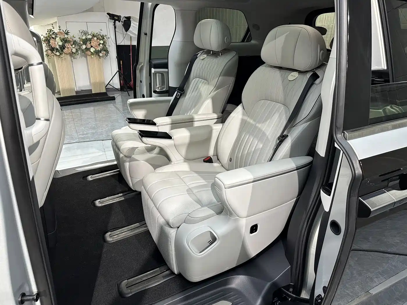 Voyah Auto Voyah Dreamer 2025 PHEV AWD Flagship Qian Kun Edition фото 10