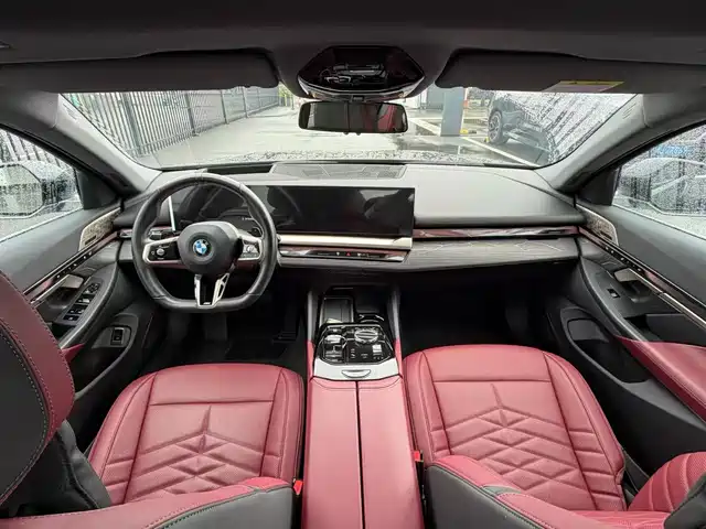 BMW 5 Series 2025 530Li Premium M Sport Package — фото 5