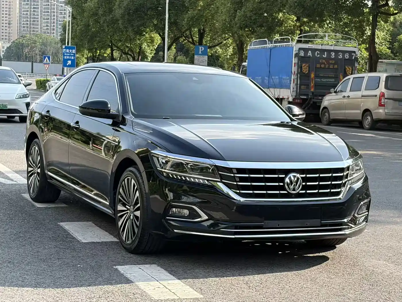 Volkswagen Passat 2019 330TSI Premium Edition China V фото 2