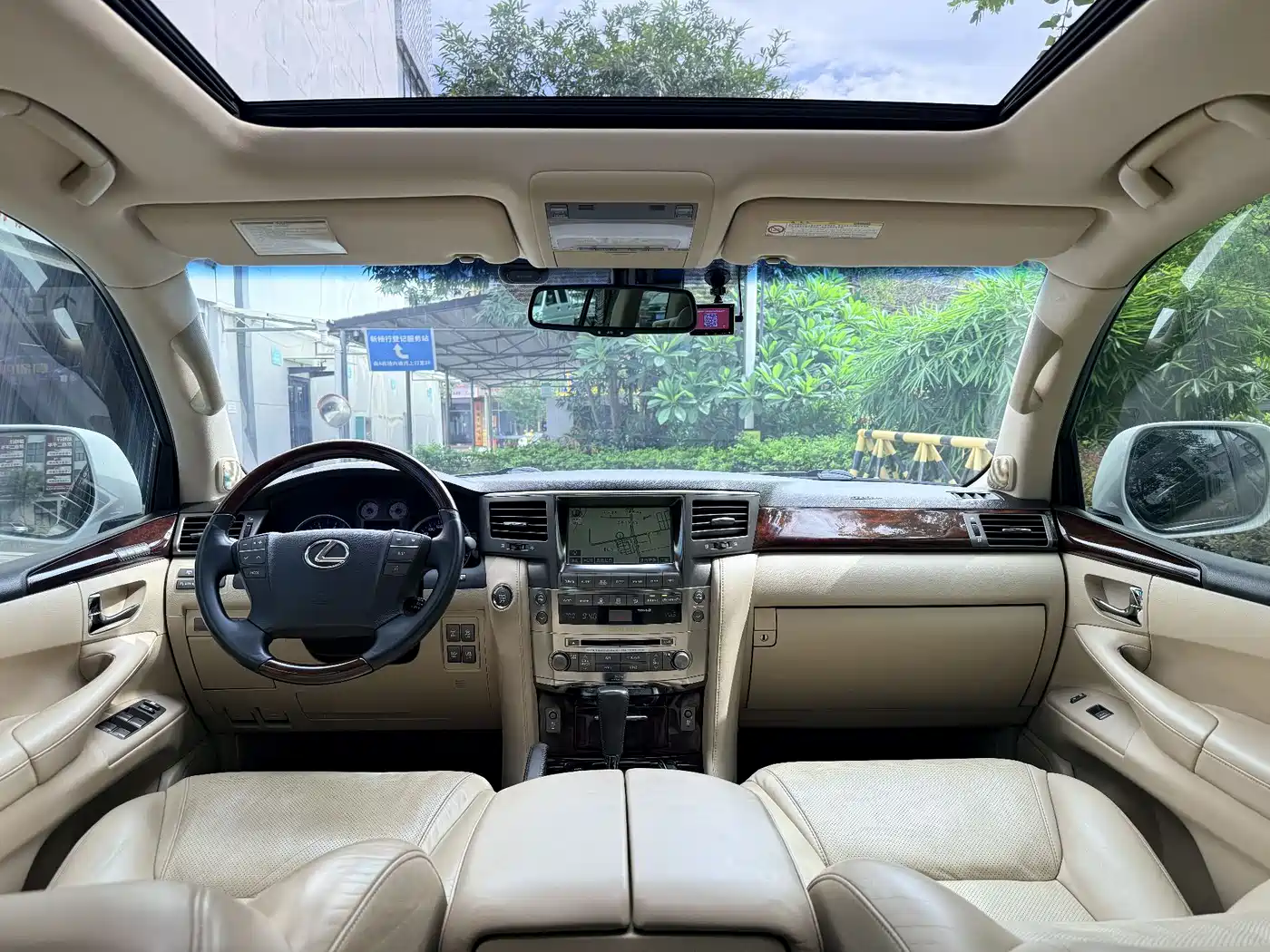 Фото 9 - Lexus LX