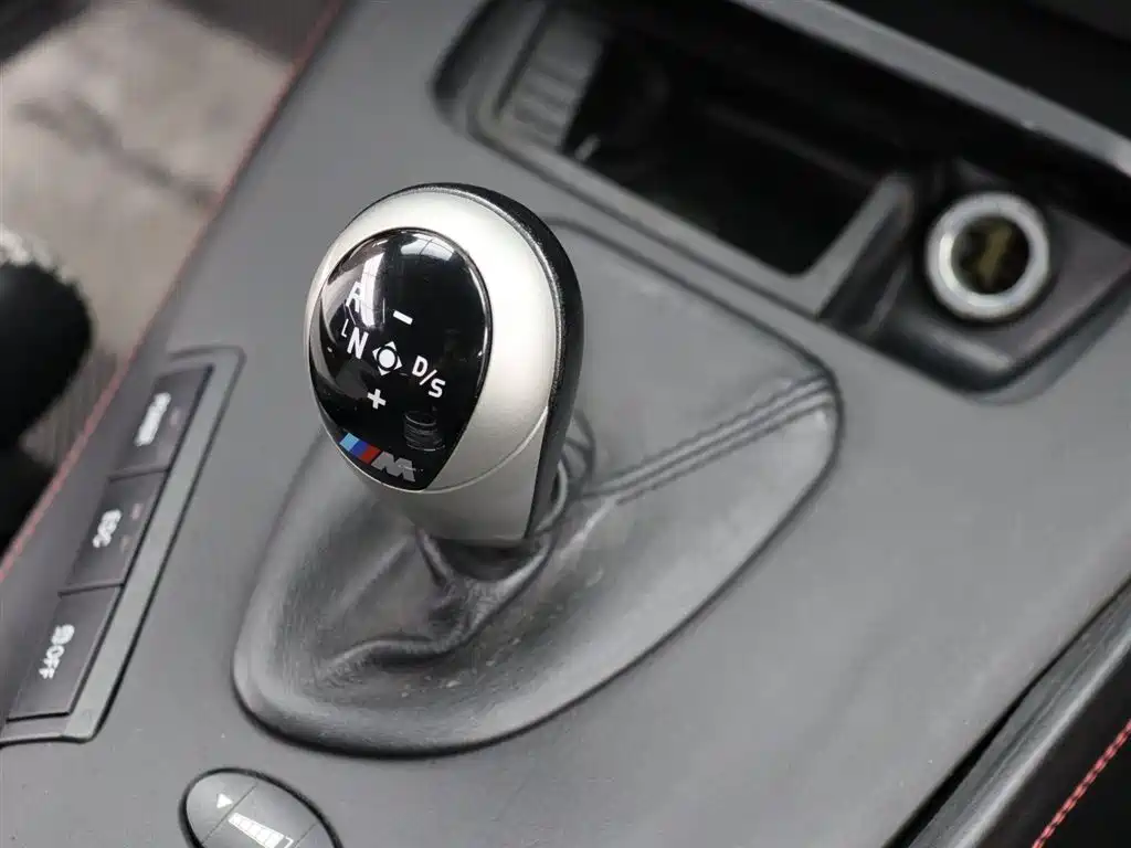 BMW M3 2011 M3 Carbon Fiber Limited Edition фото 16