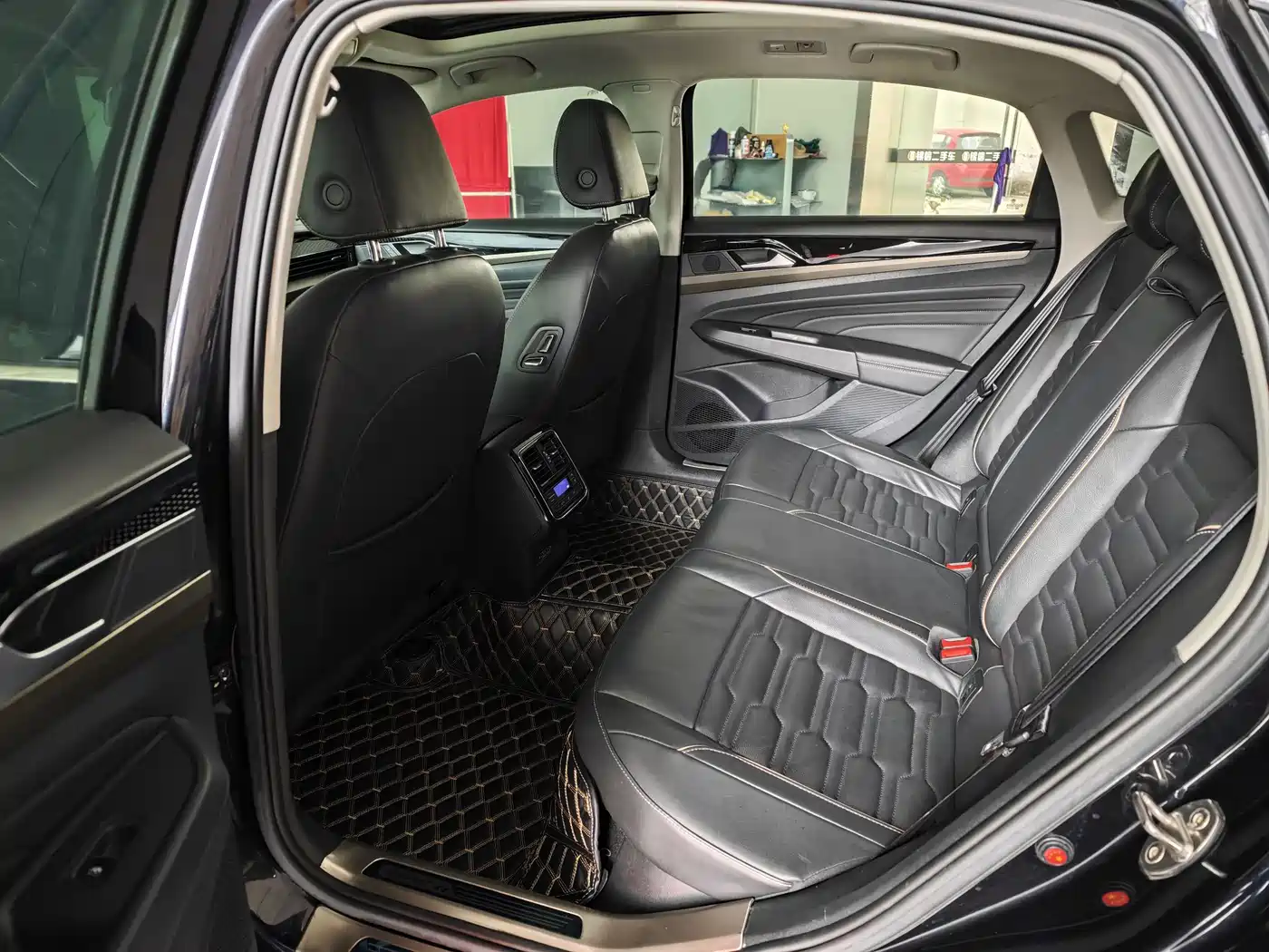 Volkswagen Passat 2019 330TSI Elite Version China VI фото 3