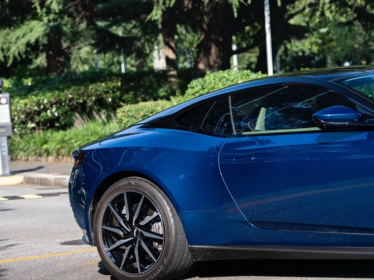 Aston Martin DB11 2022 2022 4.0T V8 Coupe