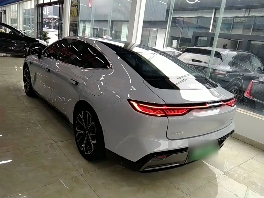 2025 Geely Galaxy Galaxy E8