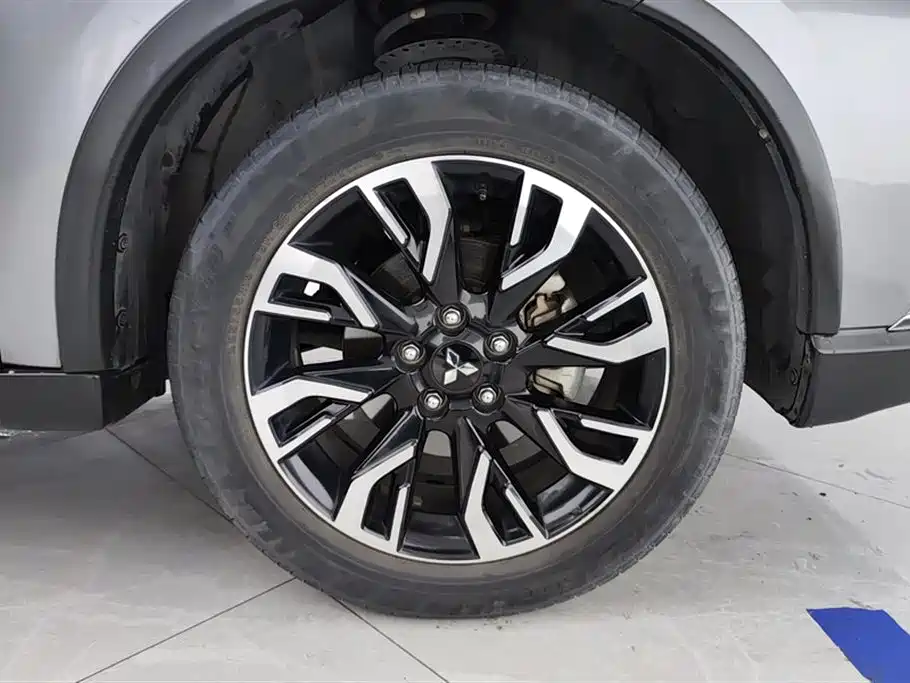 Mitsubishi Outlander 2020 2.0L 2WD Premium 7-seater фото 6