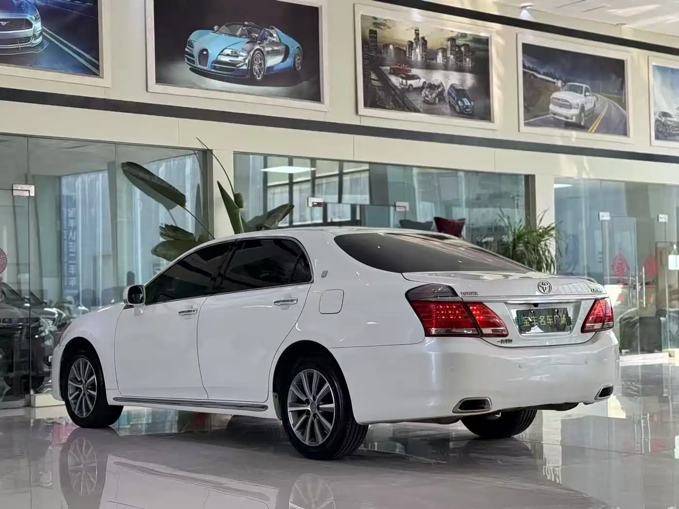 Toyota Crown 2012 2.5L Royal Leather Edition фото 7