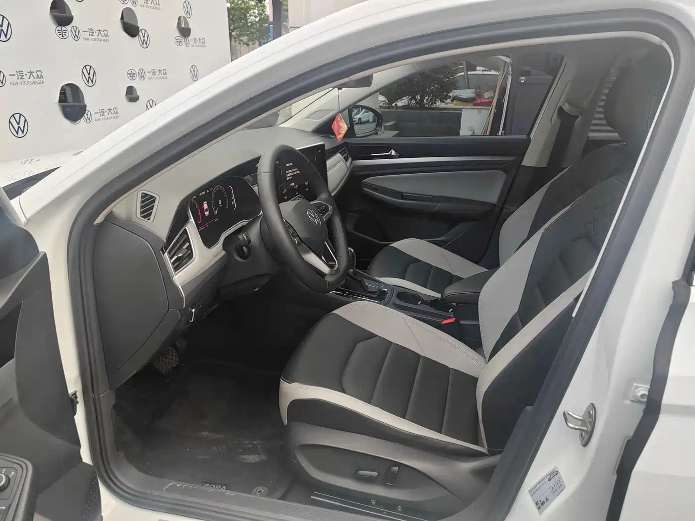 Volkswagen Bora 2024 300TSI DSG Premium Ride Edition фото 7