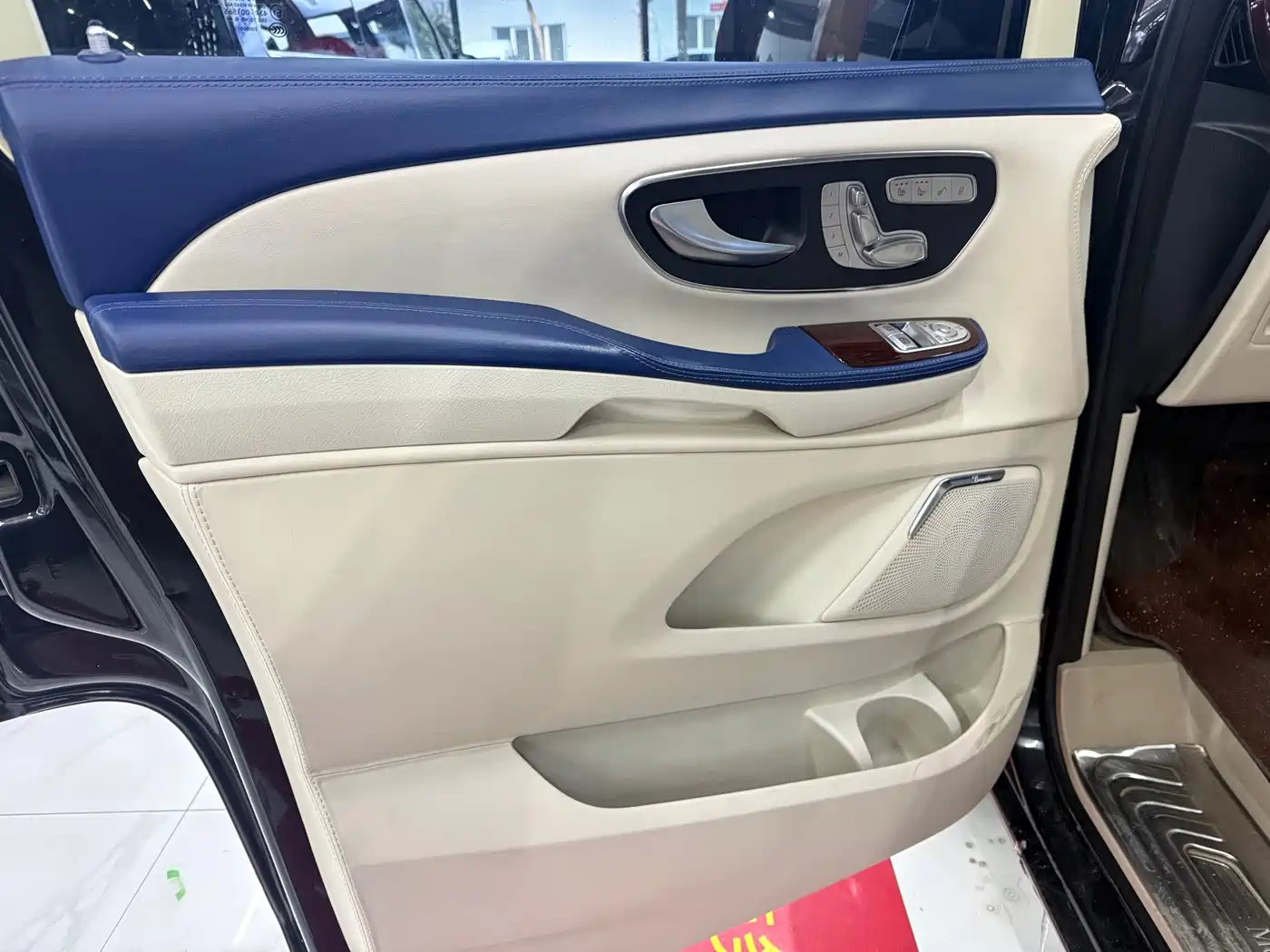 Mercedes-Benz V-Class 2016 V 260 L Premium Long фото 5