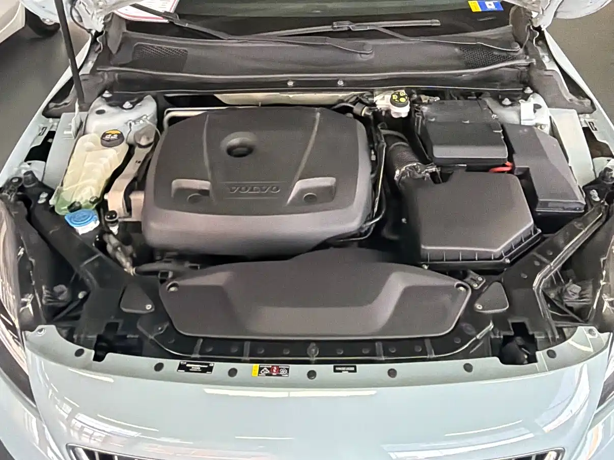 Фото 13 - Volvo V40