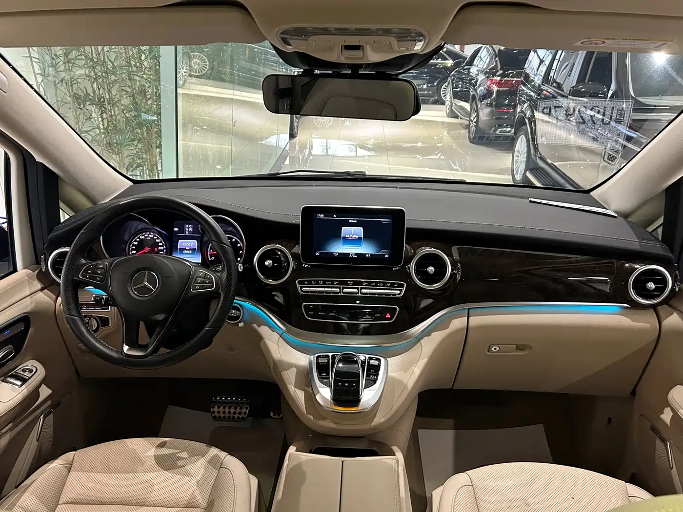 Mercedes-Benz V-Class 2017 2016 V 260 L Premium Long