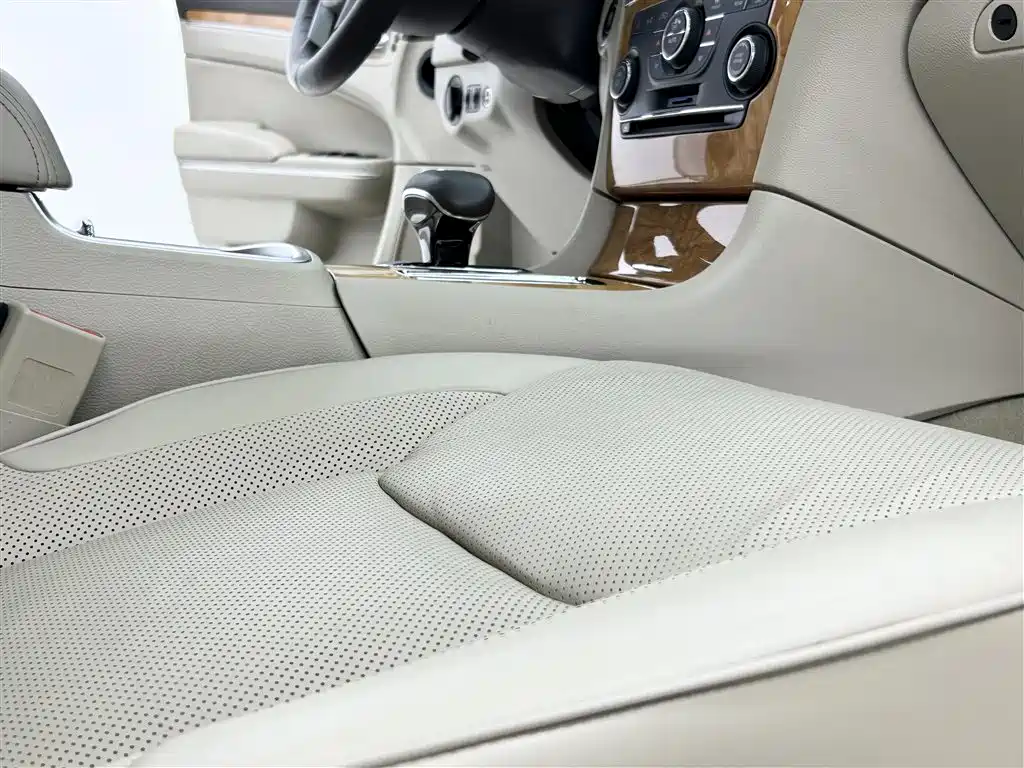 Chrysler 300C (Import) 2015 2013 Model 3.6L Premium Comfort Edition