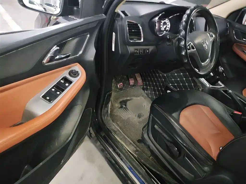 Baojun 560 2015 2015 1.8L Manual Elite