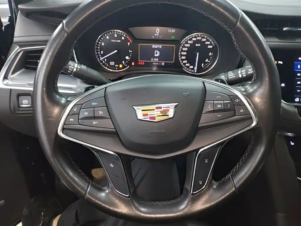 Photo 11 - Cadillac XT5