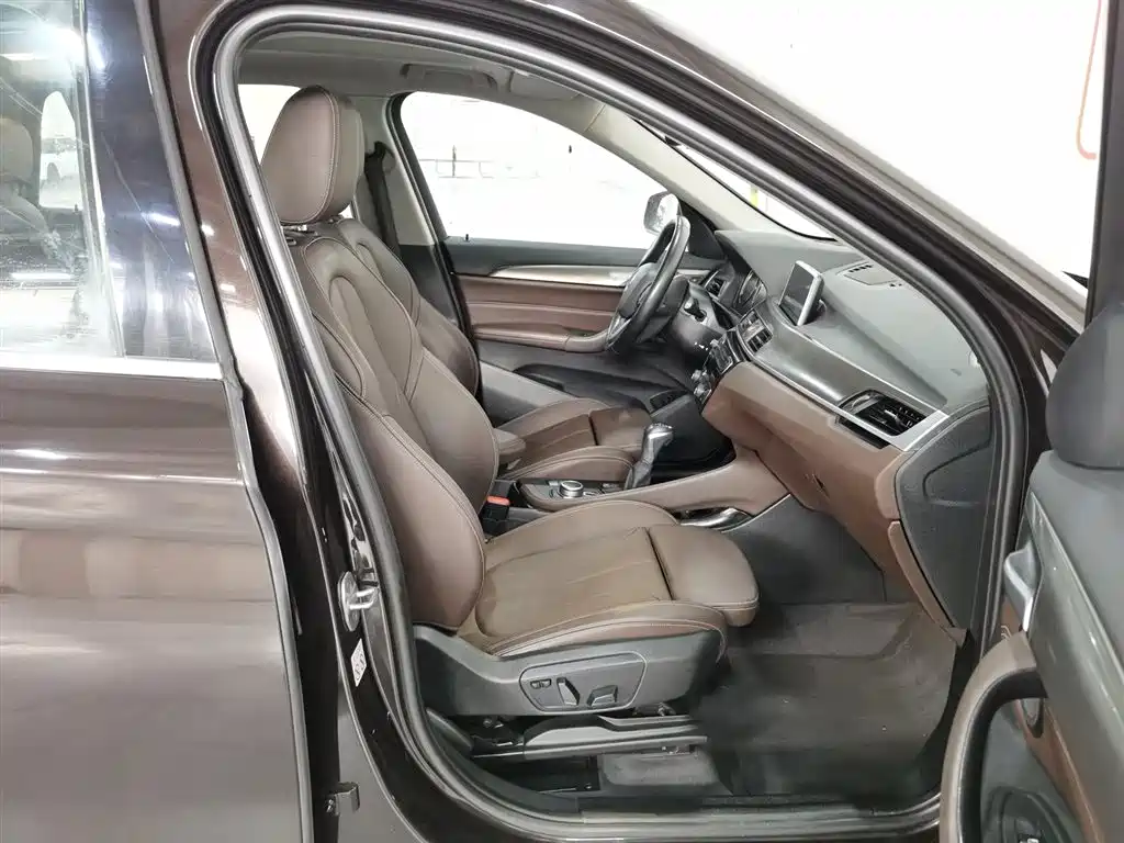 BMW X1 2019 xDrive20Li Premium Model фото 23