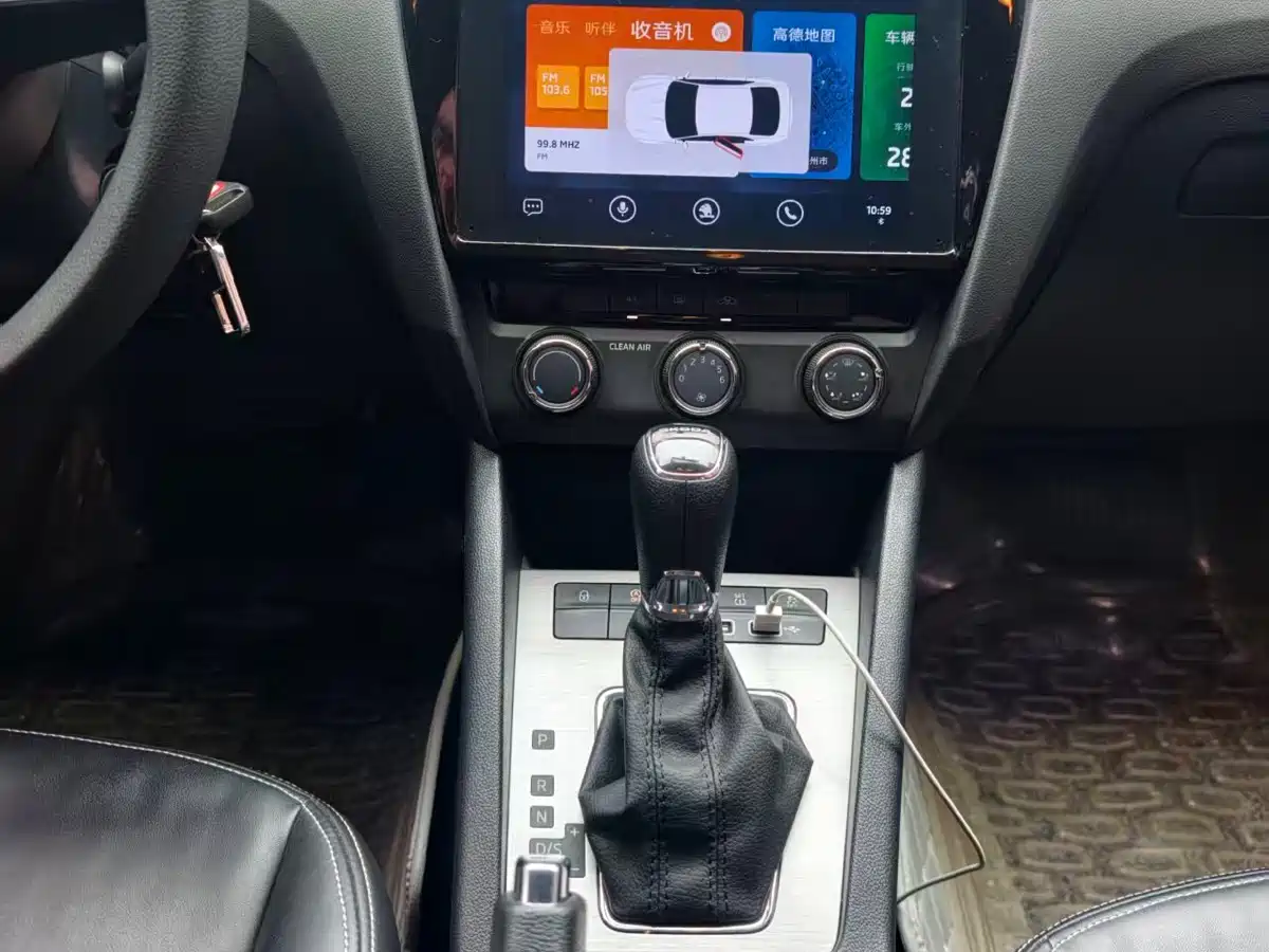 Škoda Octavia 2019 1.5L Automatic Smart Comfort China VI фото 9
