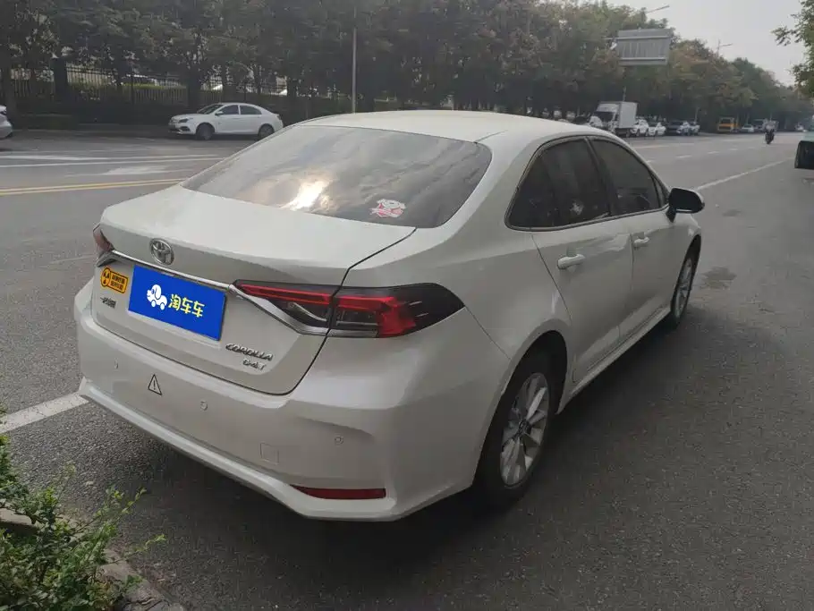 Фото 3 - Toyota Corolla