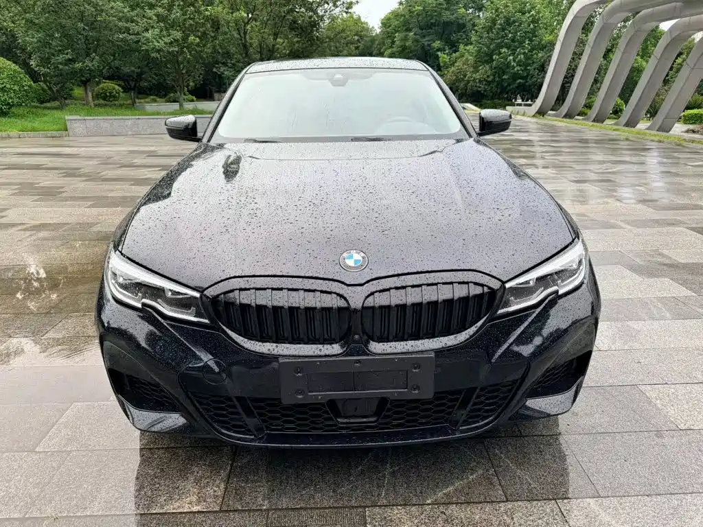 Photo 3 - BMW 3 Series