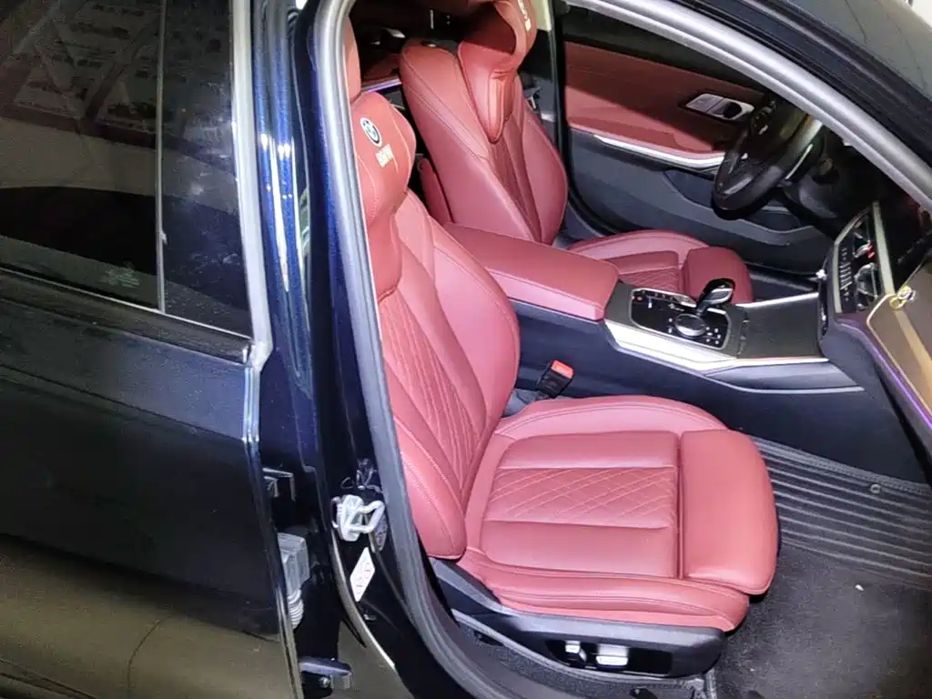 Photo 25 - BMW 3 Series