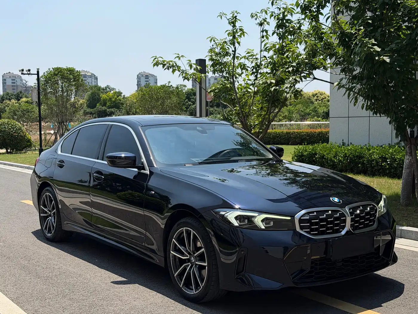 Photo 3 - BMW 3 Series